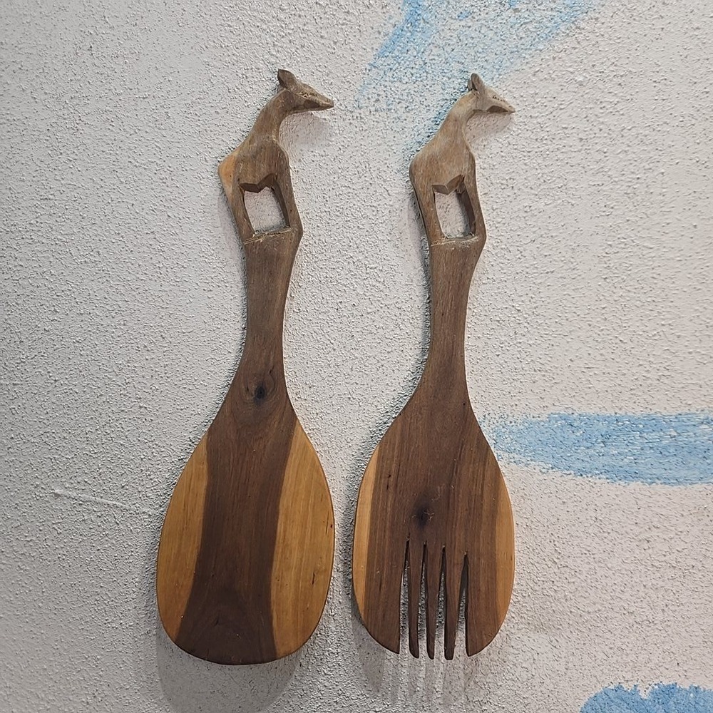 VTG Hand Carved Wooden Giraffe Salad Servers Spoon Fork Set Unique Kitchen Decor